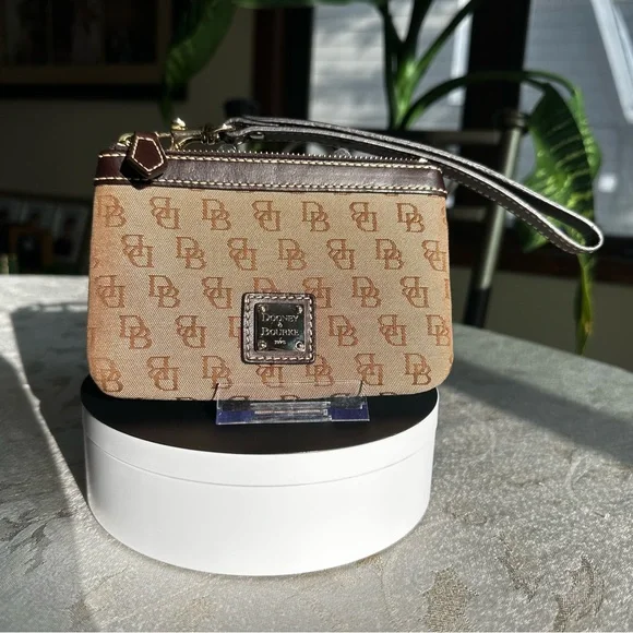 NWOT Dooney & Bourke Monogram Canvas Wristlet detachable strap New! - Picture 10 of 10